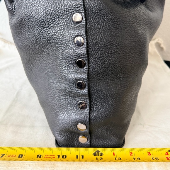 Elegant Black Leather Tote Bag - Picture 9 of 16